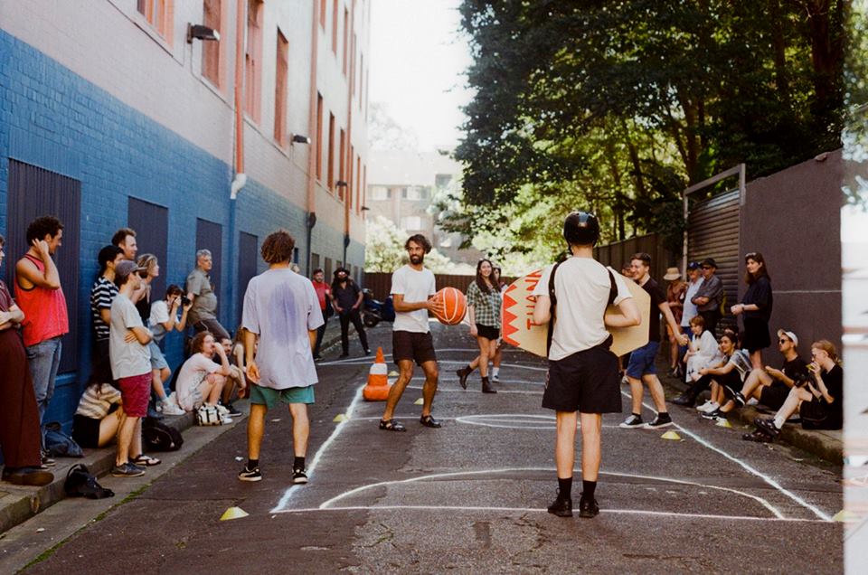  Alley Jam, 2017  Collaborative performance with Luke O'Donnell, Julien Bowman, Allison Chiew, Celeste Stein, Georgia Goldsworth, Emerald Dunfrost and audience.  Photo: Valentina Penkova    Desire Lines Walking Tour 3.0, Ultimo. Curated by Maeve Park