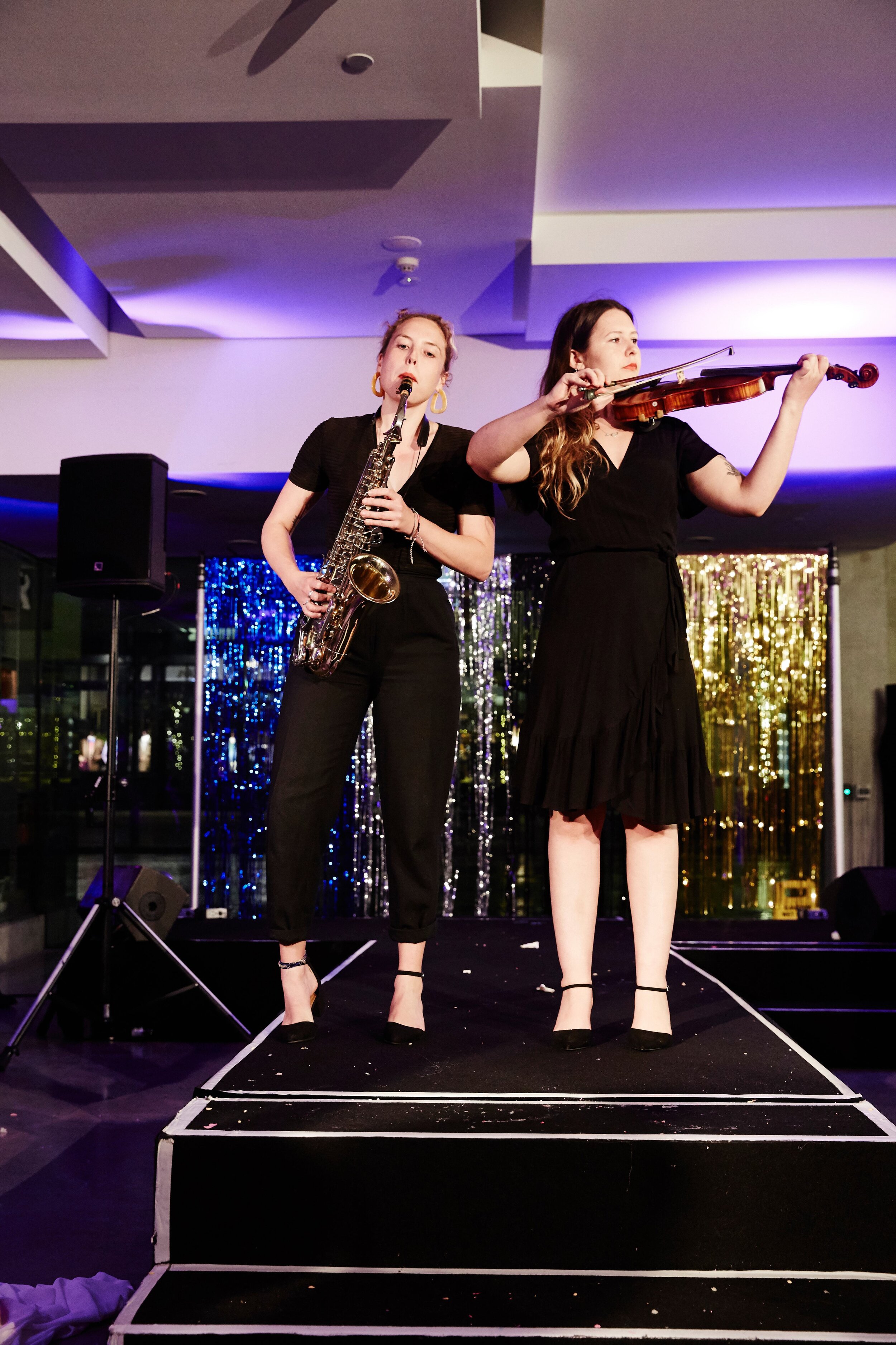 Gran Vals (nokia), 2019 collaborative performance with Adwoa Humphreys, Audrey Quicke, Eloise Teernstra, Kris Savic, Maddy Miller & Bowan Shakalis Photo: Max Goodman