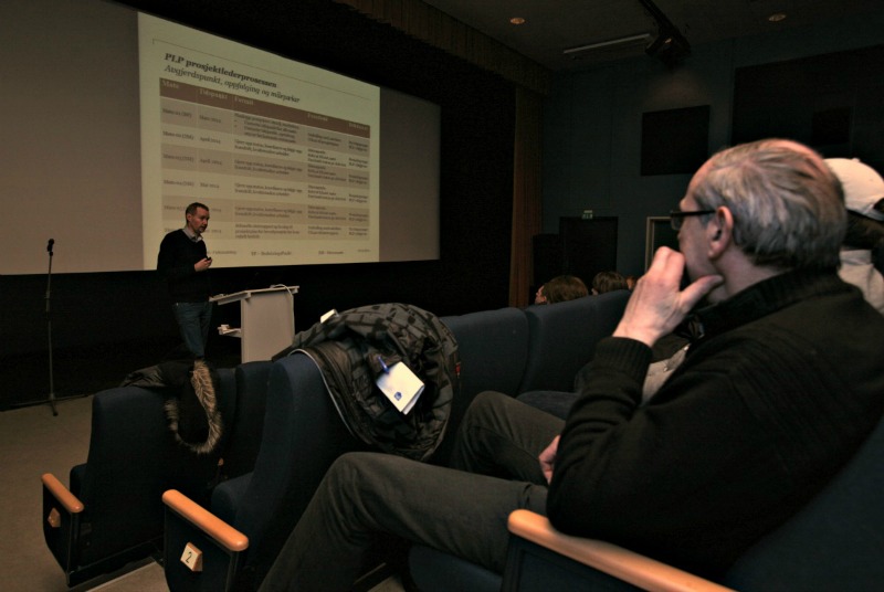 Jan Flølo i PriceWaterhouse Coopers (PWC) informerte om SMB forprosjektet. (Foto: Odd Helge Brugrand)