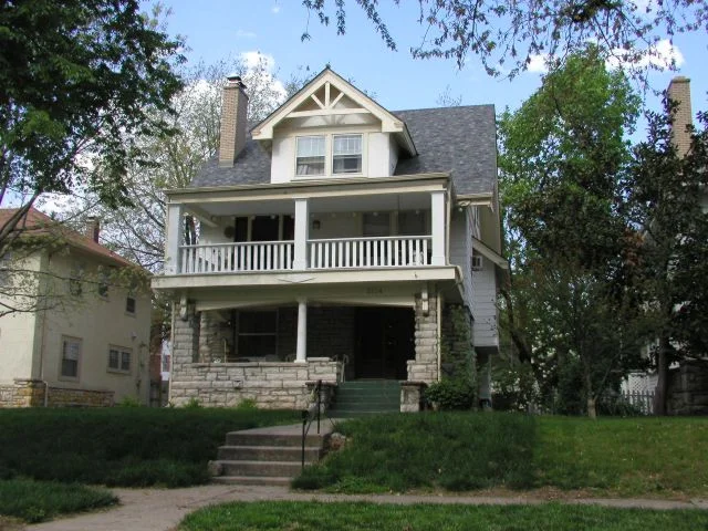 A tri-plex that had one apartment on each floor