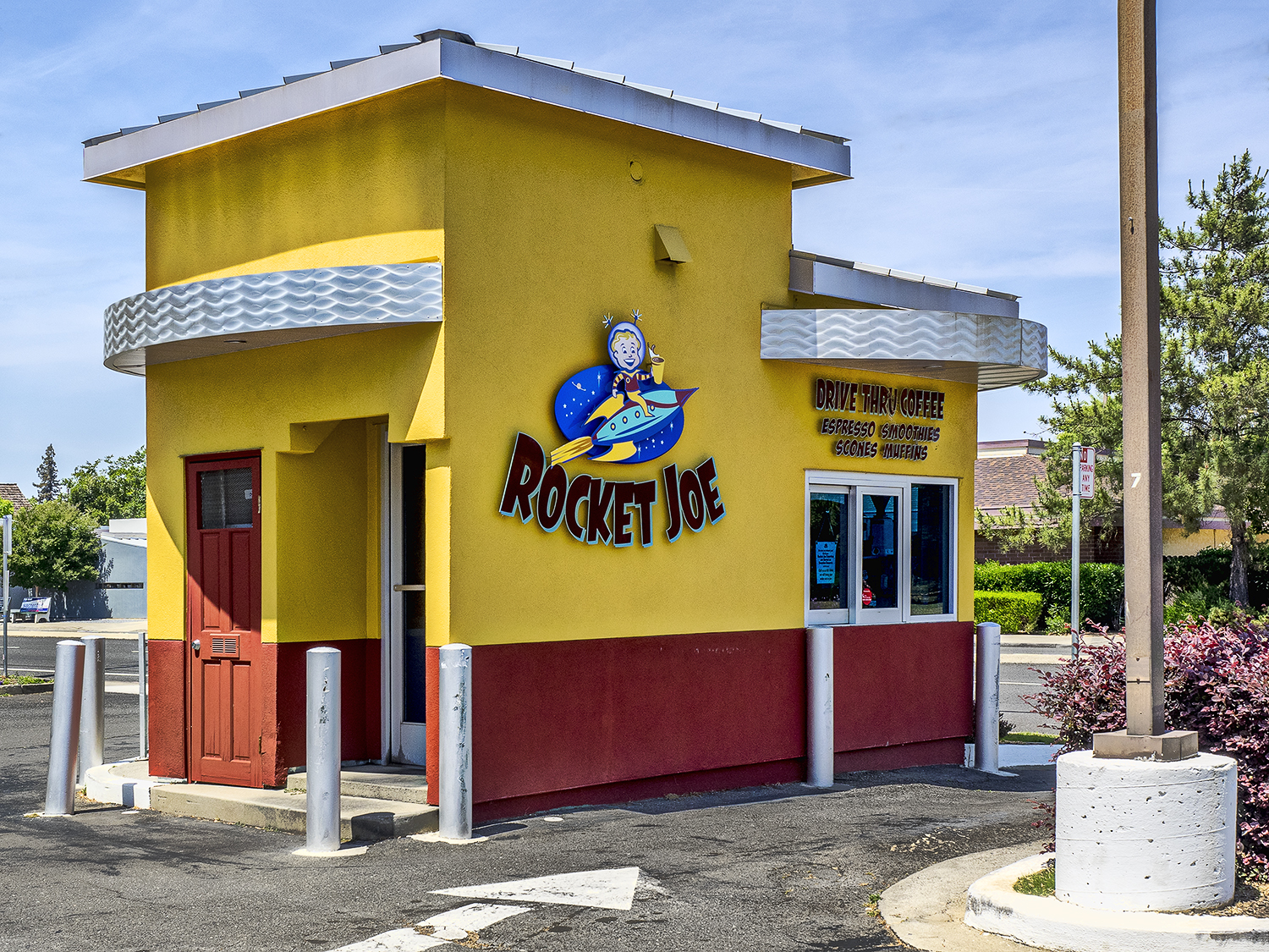 Rocket Joe's, 5636 J St.