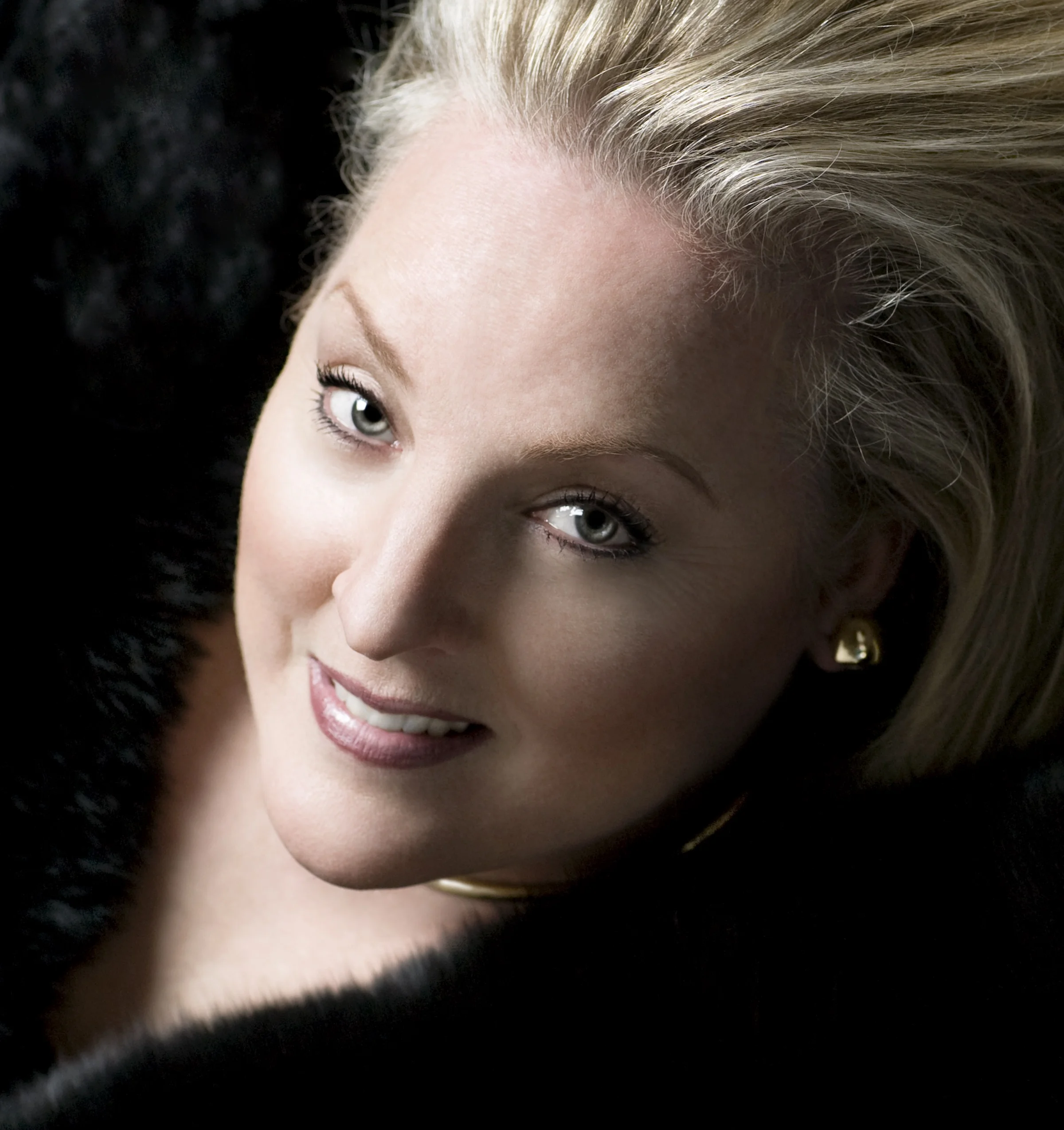 Linda Watson publicity 1.jpg