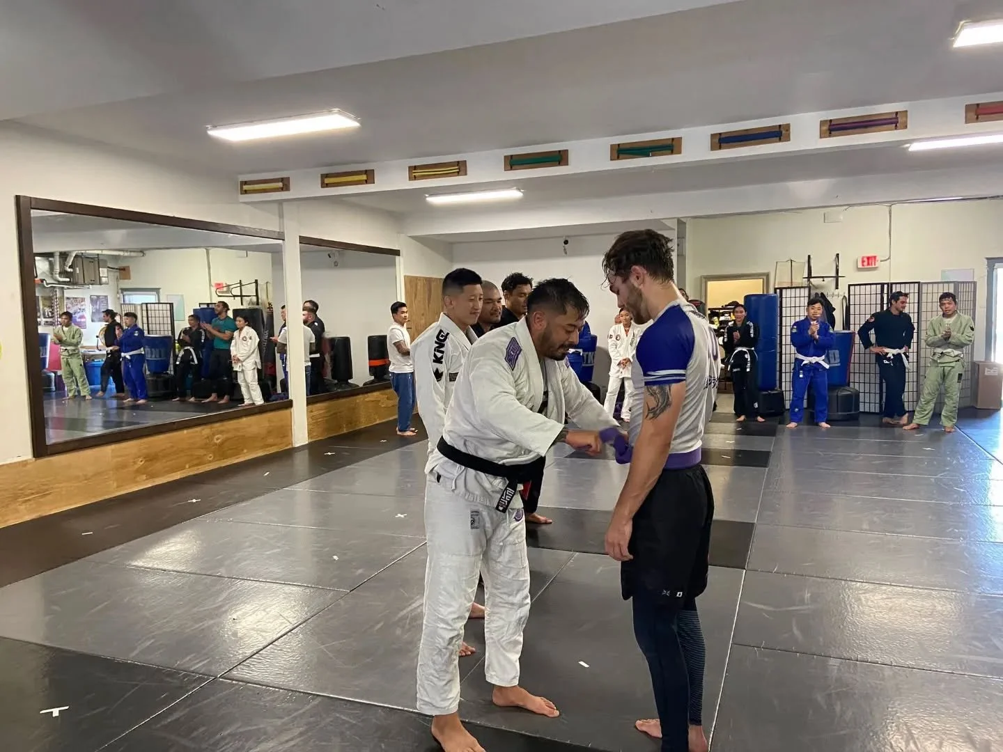 Congratulations to @joshharpestad on getting his purple belt!
🟪🟪🟪⬛⬛🟪 Faixa Roxa