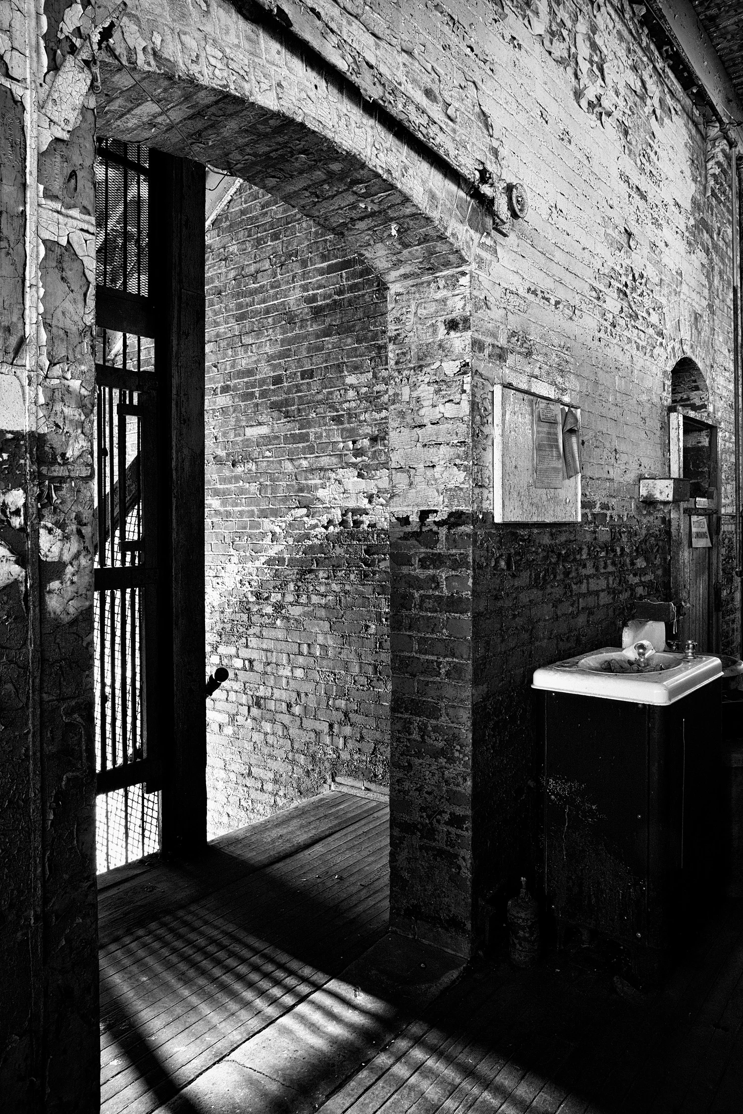 12025208_acr_bw.jpg