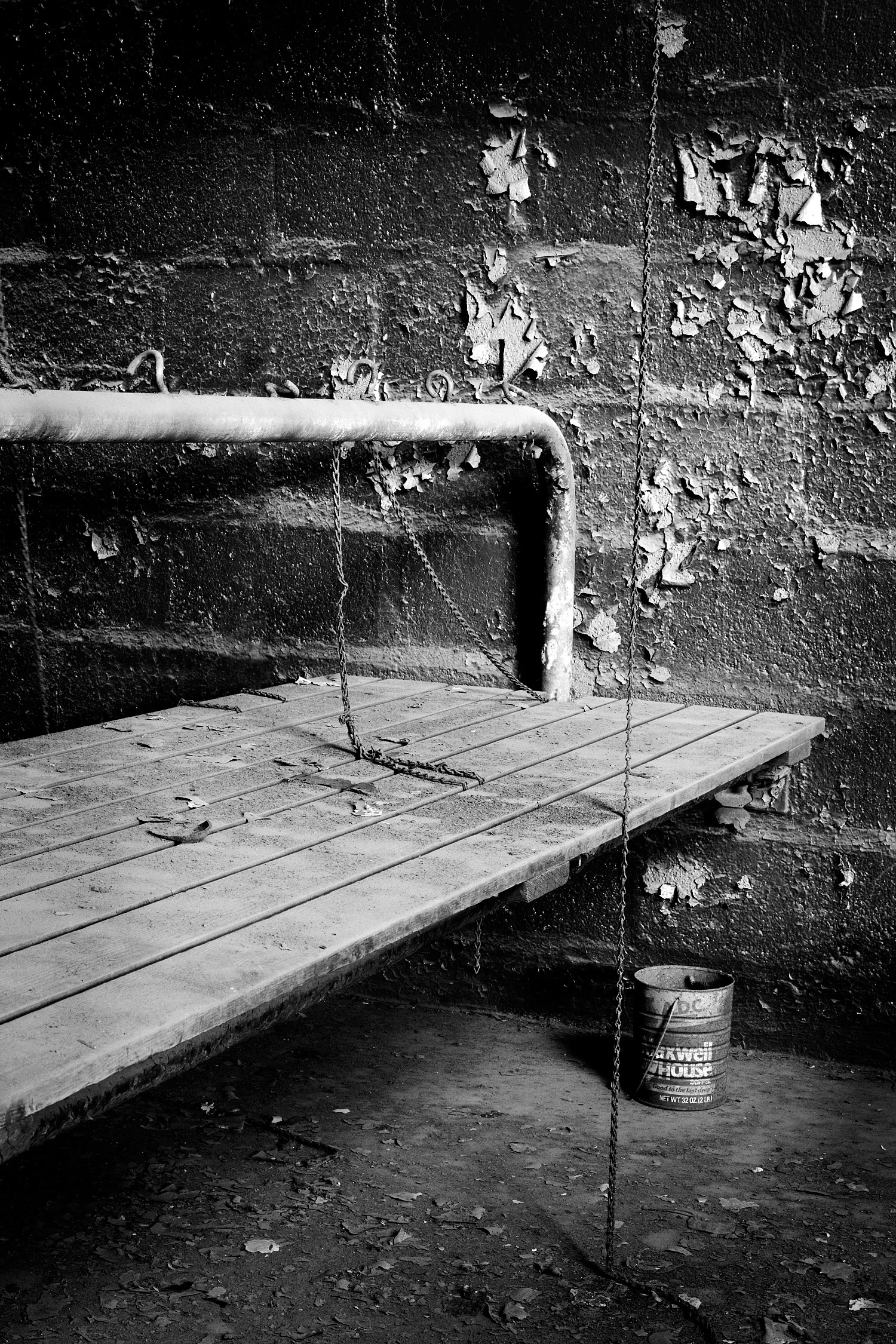 07077335_acr_b&w.jpg