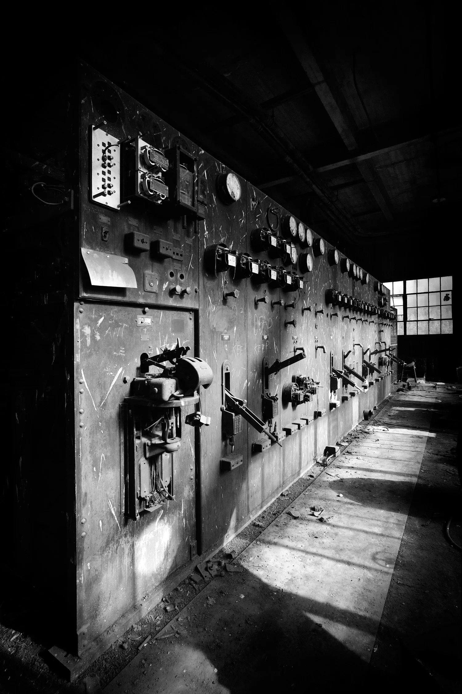 07067119_acr_b&w.jpg
