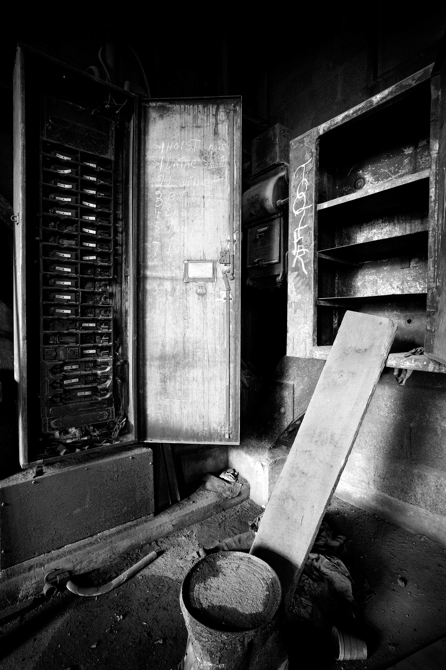 07067039_acr_b&w.jpg