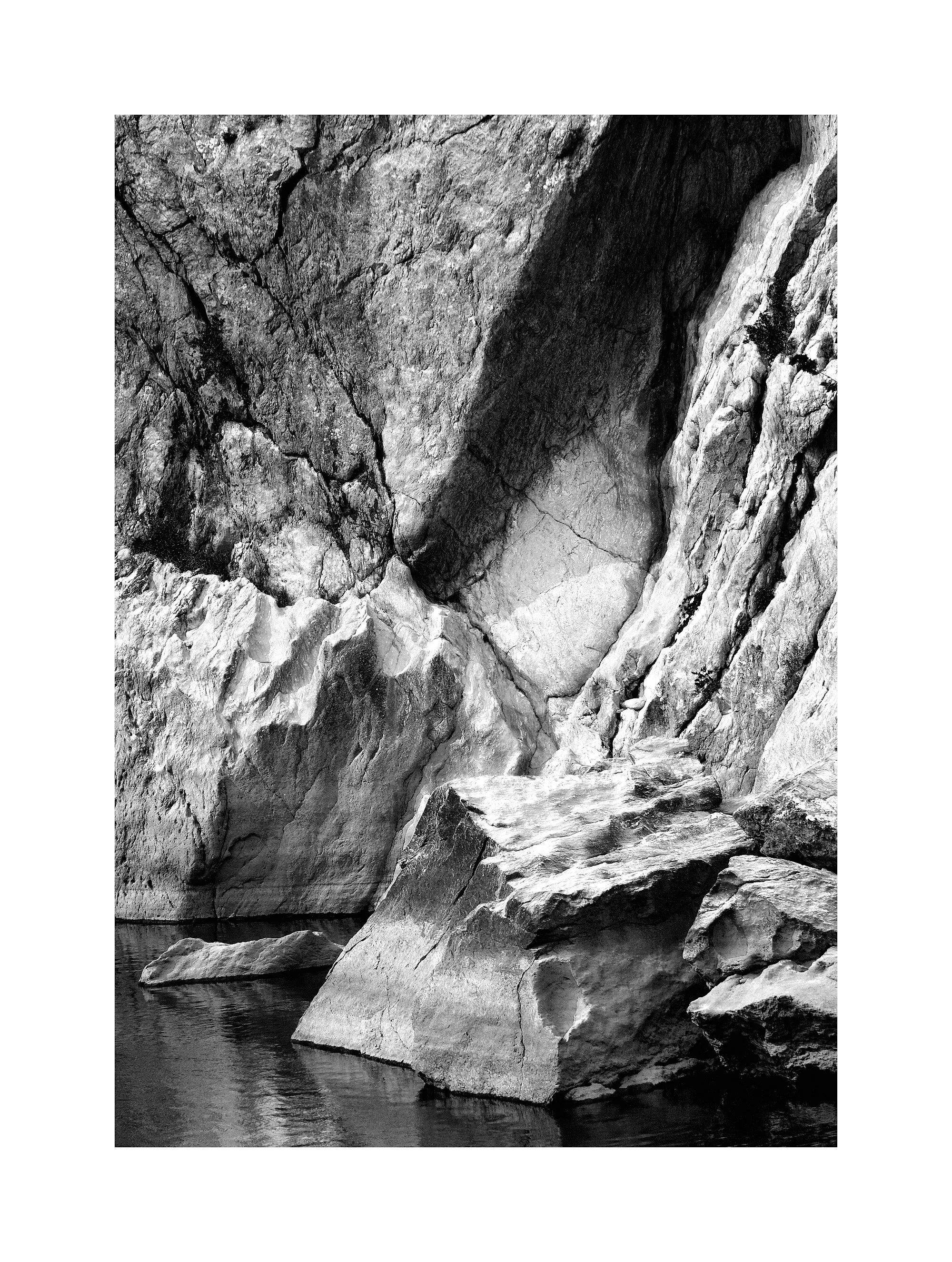 05063373_BWMaster.jpg