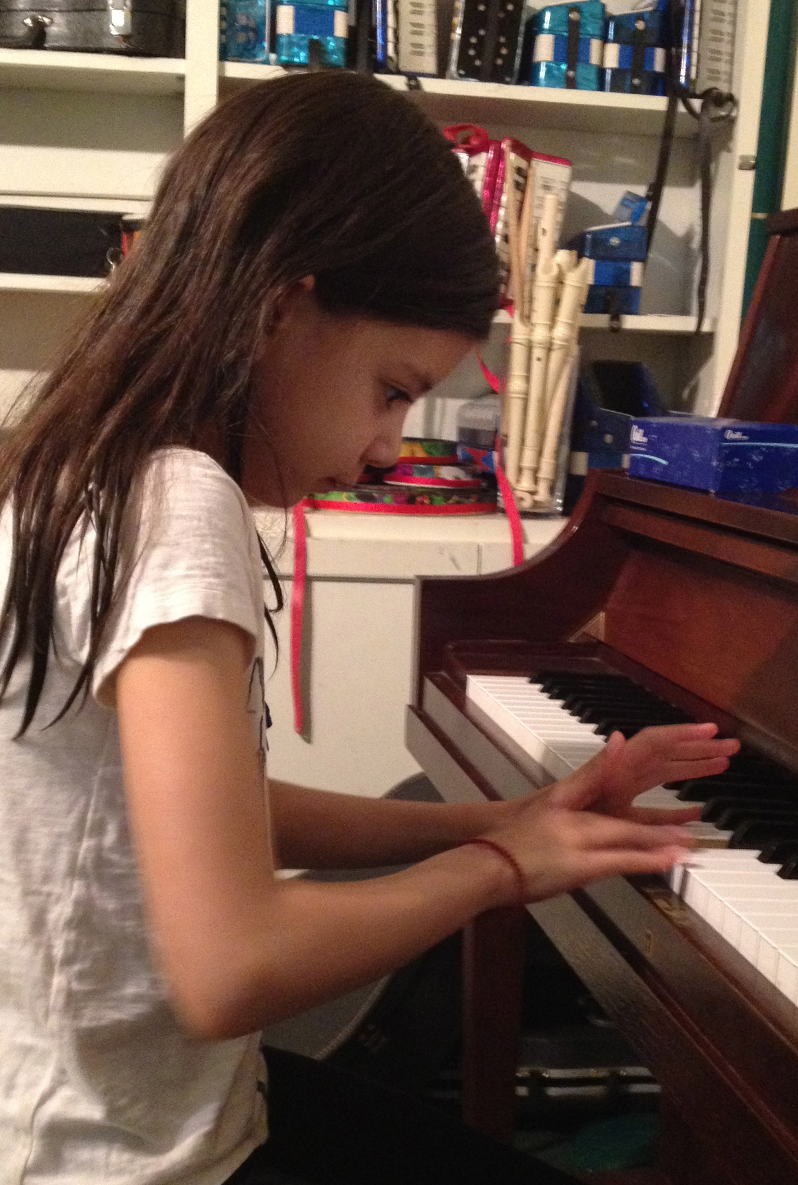 kidatpiano.jpg