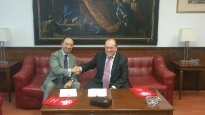 D. Raúl CANOSA USERA Y D. Ángel JUÁREZ ABEJARO, tras la firma del Acuerdo, en un ámbiente de gran cordialidad.