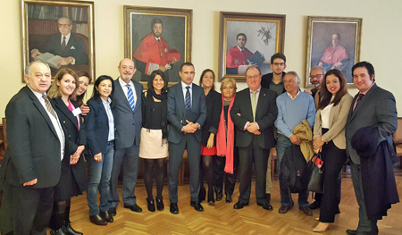 D. Anselmo PEQUE, Dª Juana MALCA, D. Manuel VALERO, Dª Alejandra ÁGREDA, Dª Margarita DE LAS HERAS, D. Ángel GÓMEZ SAN JOSÉ, D. Ángel JUÁREZ, Dª Melania CRUZ y D. Alfonso VEGA, con un grupo de voluntarios y amigos.
