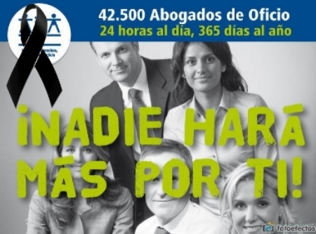 Nuestro querido compañero Óscar Melchor ha fallecido en acto de servicio. De inmediato, la Junta de Gobierno del Ilustre Colegio de Abogados de Madrid, debe reunirse para conceder a D. Óscar Melchor RODRÍGUEZ VALVERDE la más alta distinción honorífica por tan extraordinario mérito, incluida la correspondiente compensación económica para su familia. Óscar Melchor ha dado su vida prestando un magnífico servicio público en el TURNO DE OFICIO de Madrid a favor de la ciudadanía más desfavorecida. Tus compañeros no olvidaremos tan generosa ofrenda. Nuestro más sentido pésame para sus familiares y amigos. Descanse en paz.