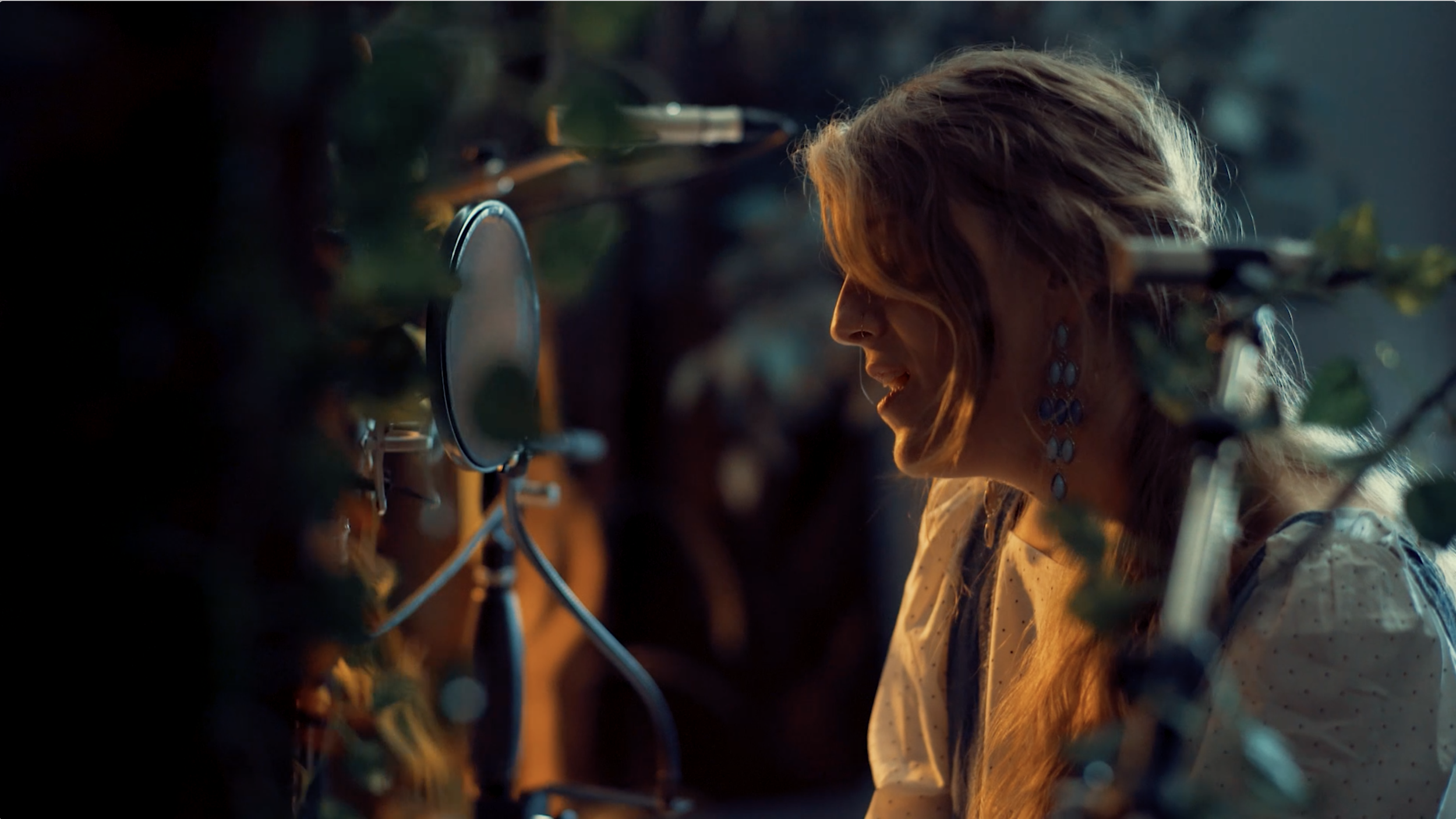 Vicki Brittle - "It's Only Love" LIVE Acoustic Video