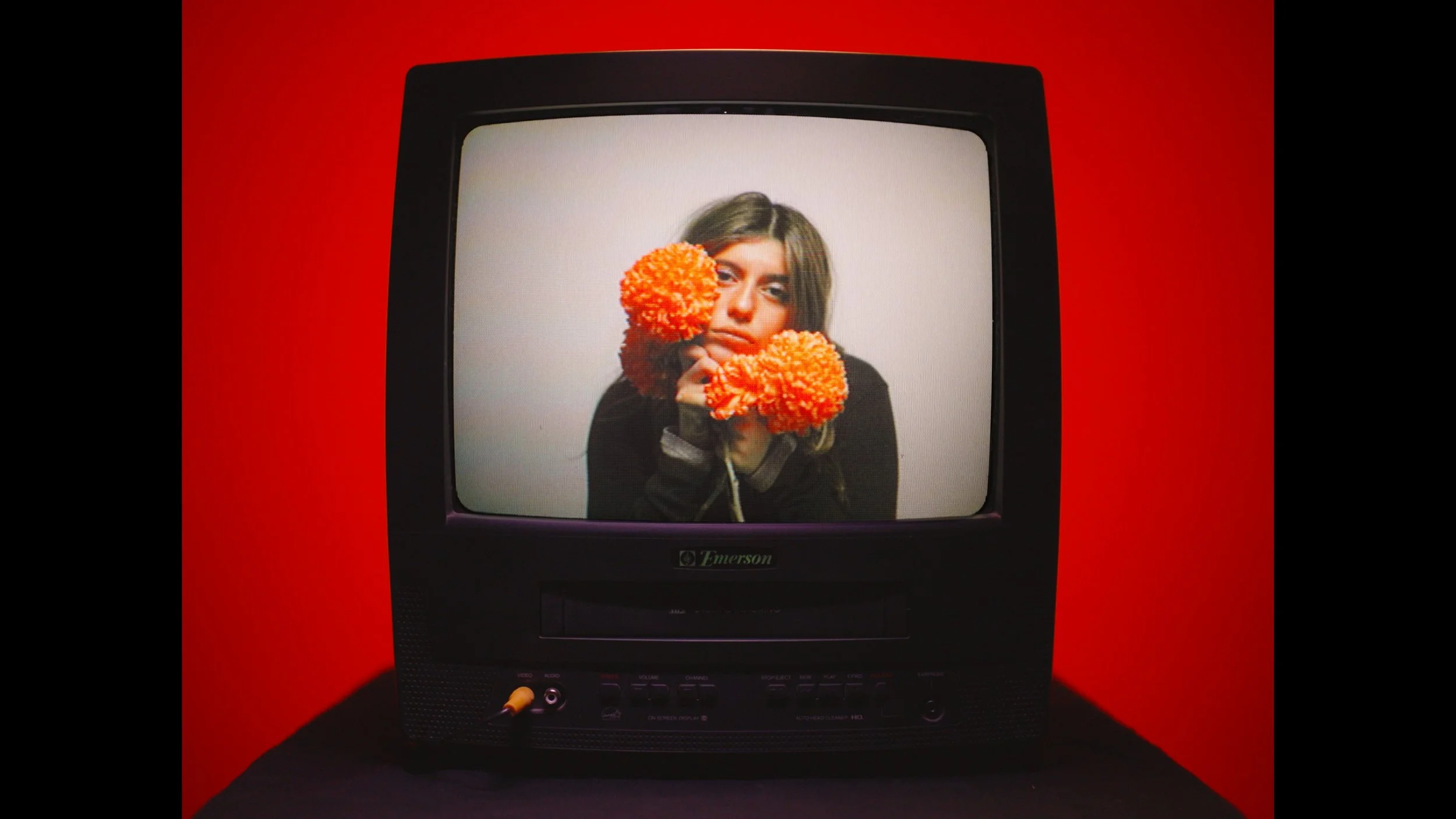 AVIV - "Goldfish" (Visualizer)