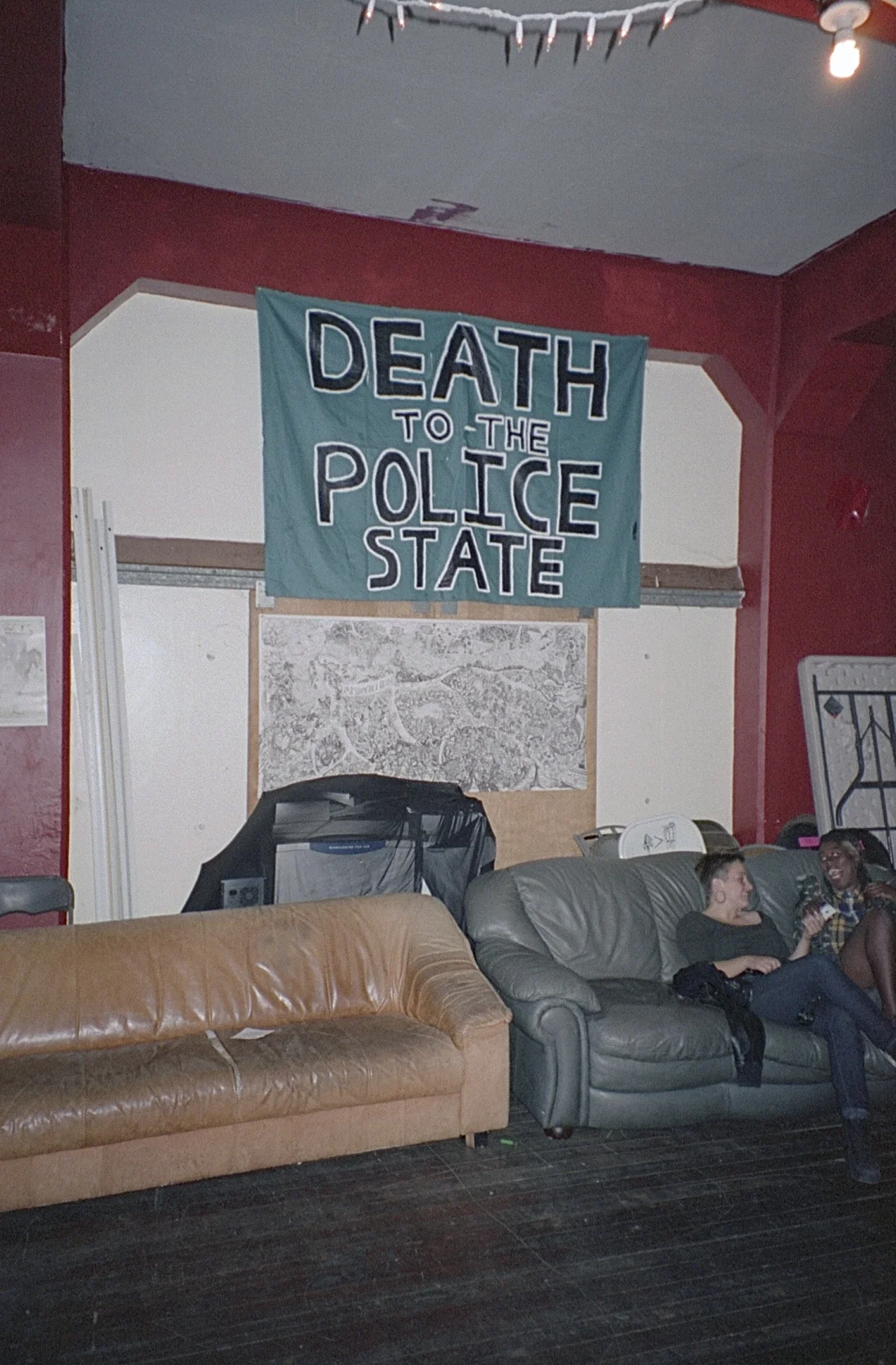 Punk haus - unknown, CA (2014)