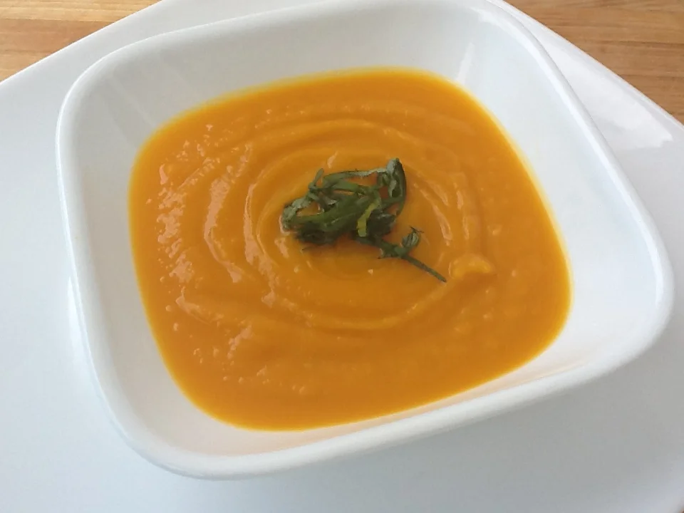 “Creamy” Butternut Squash and Green Apple Soup