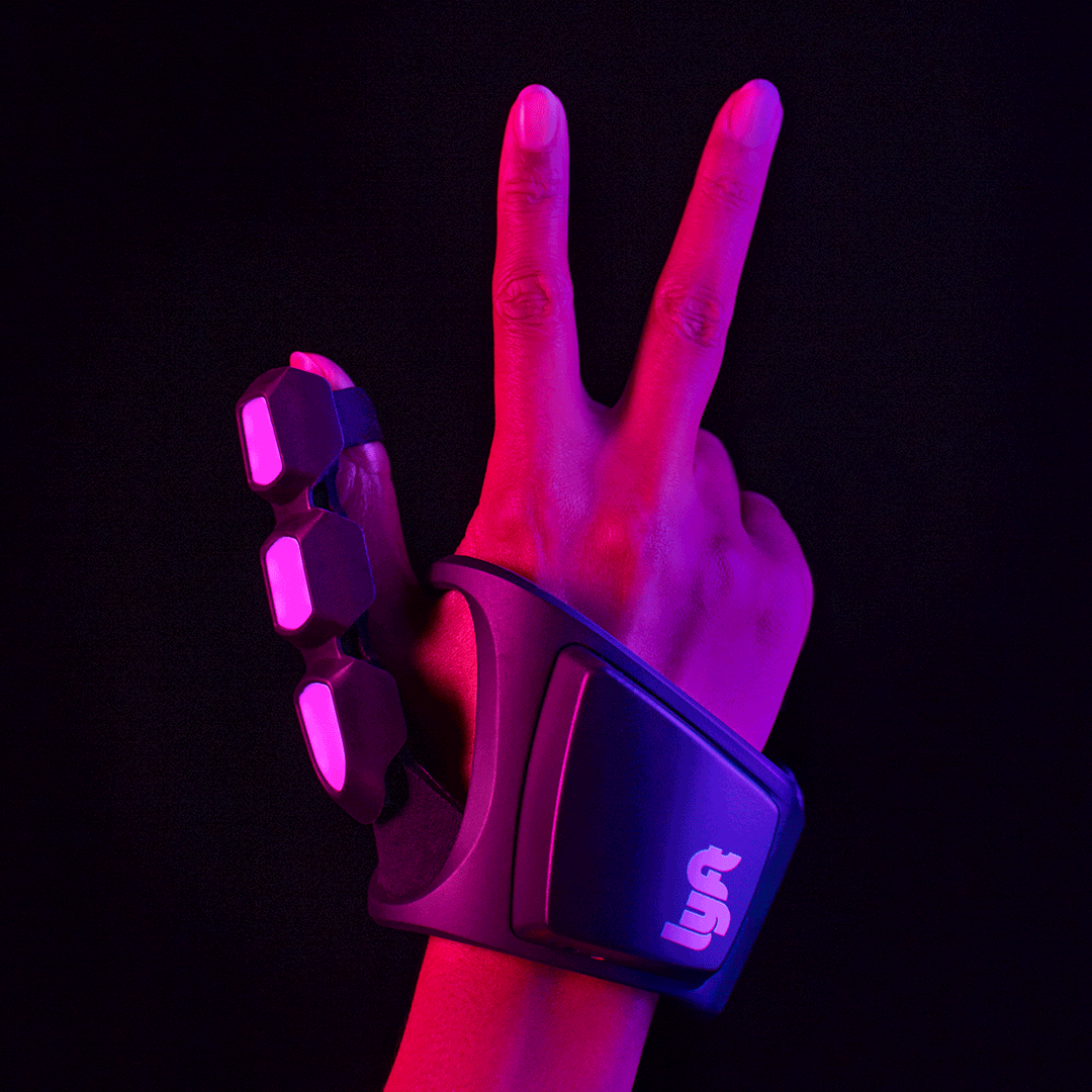 MONO_TWIITER_Hands-1.gif