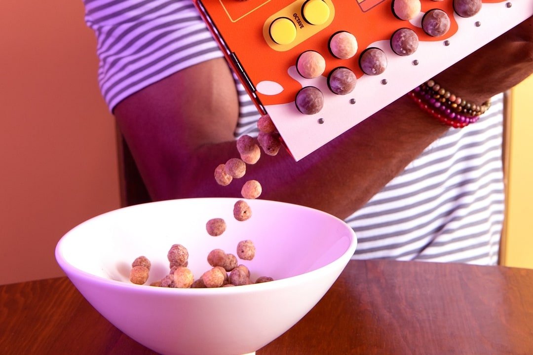 61250531b43e8464e5d23c7f_https___hypebeast.com_image_2021_07_reeses-puffs-music-box-play-rp-fx-pr-pro-release-info-005-p-1080.jpeg