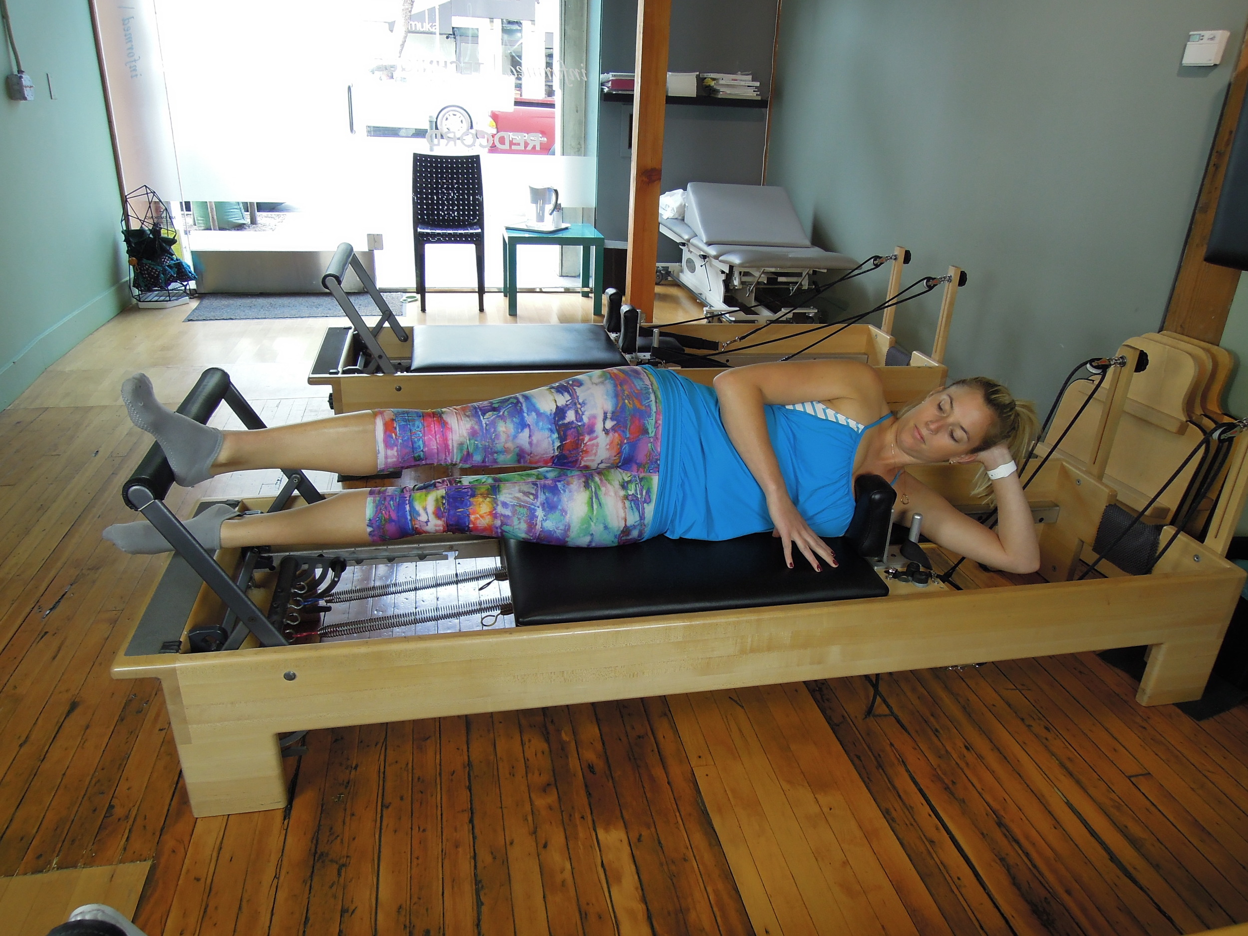 Side lying leg press with turn out