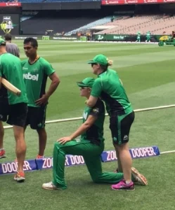 Shoulder/scapular release on a bowler.