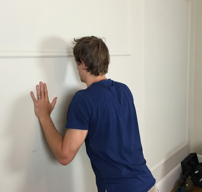 Serratus anterior wall push up