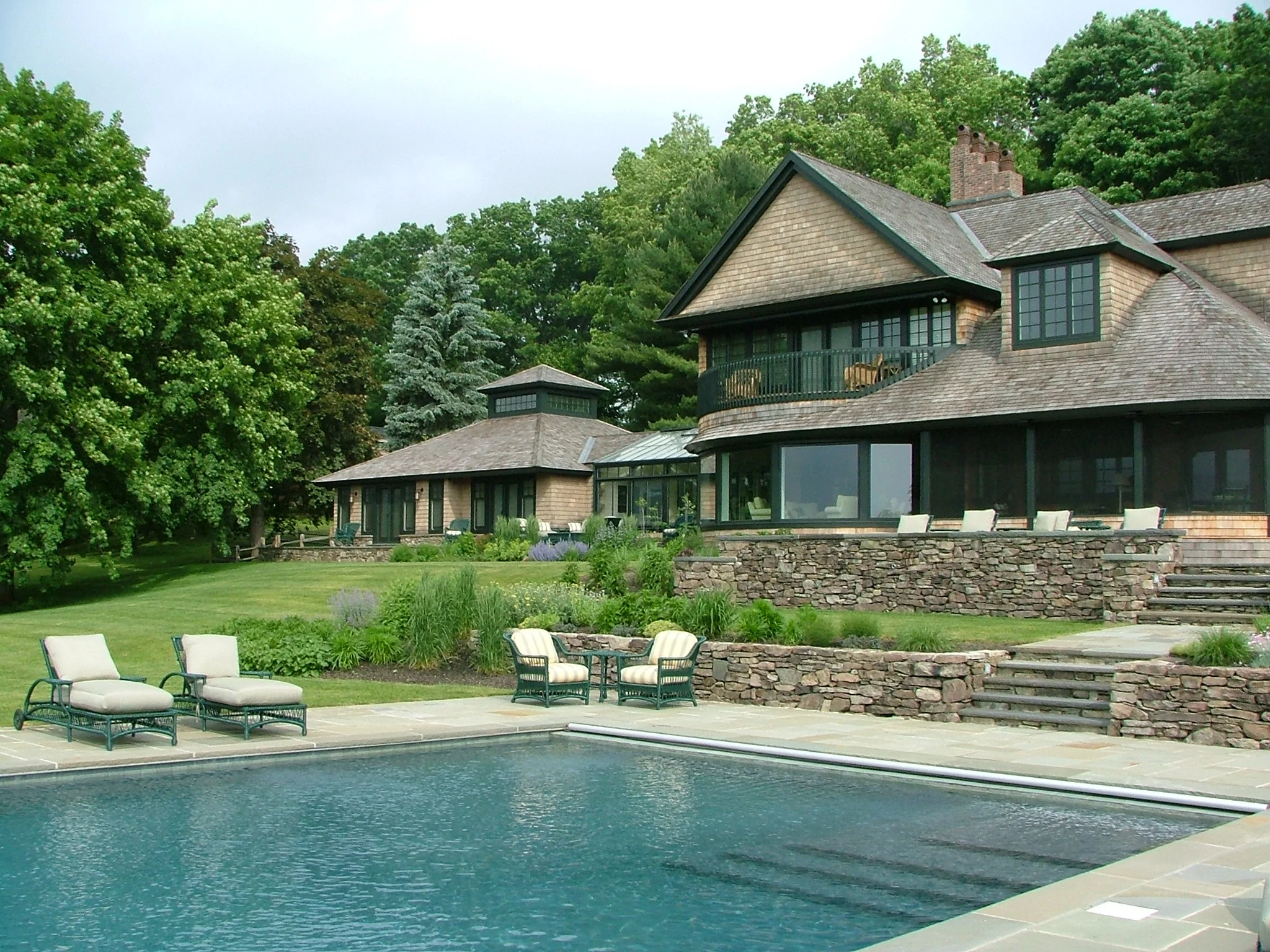 Fieldstone retaining walls