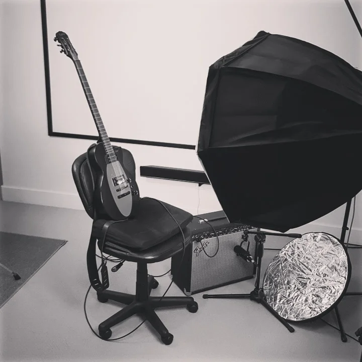 The guitar and the setup.