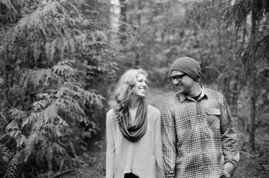 Rainy Seattle Engagement Photos-6a.jpg