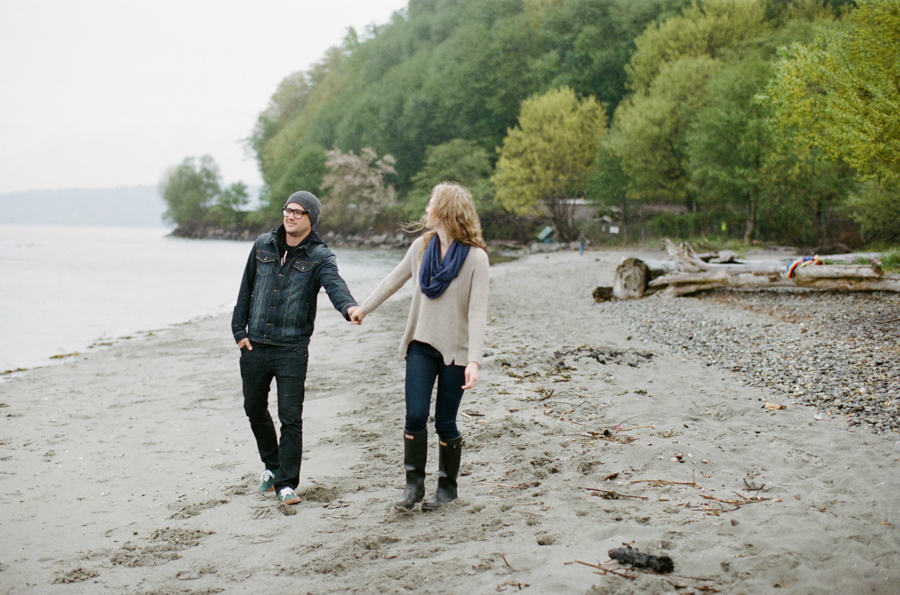 Rainy Seattle Engagement Photos-15a.jpg