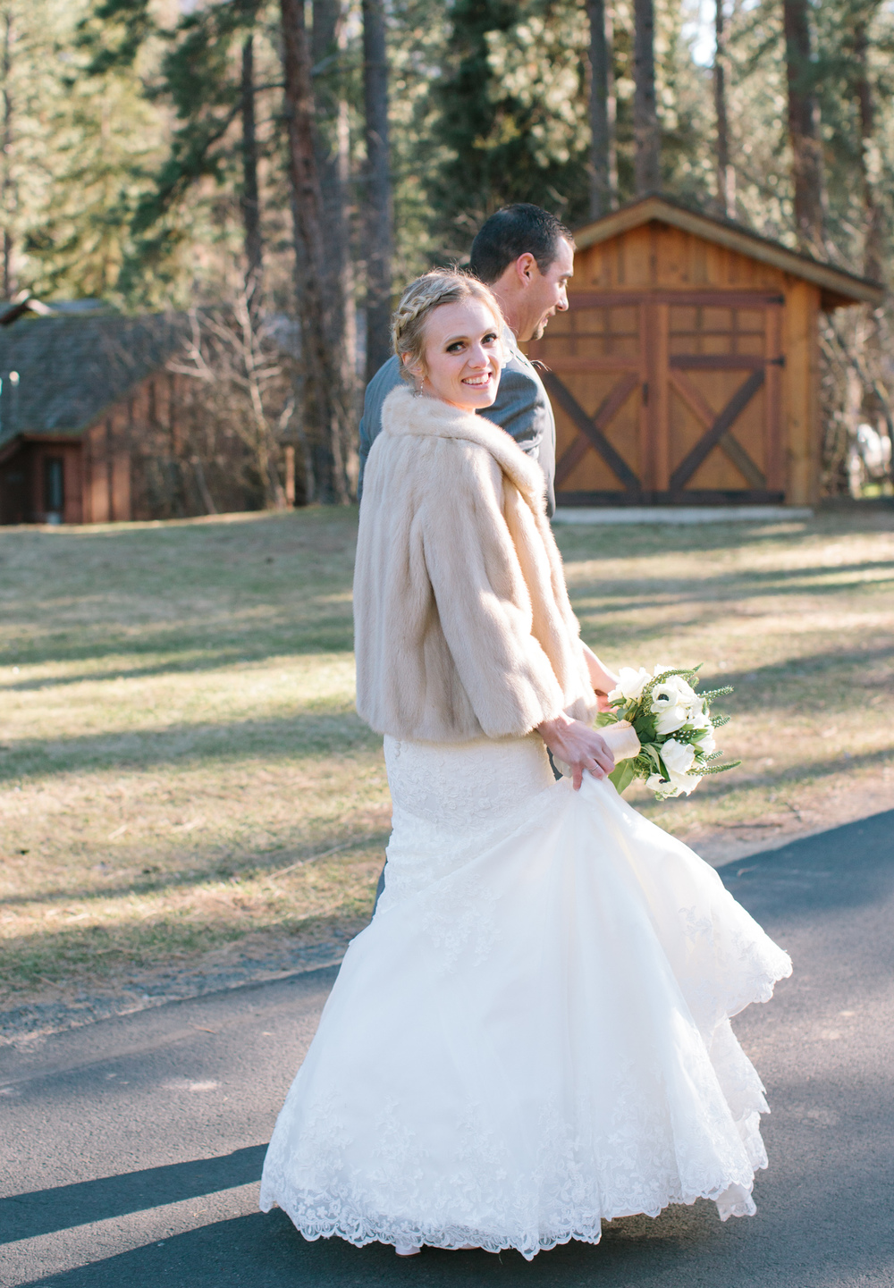 Bend Oregon Lake Creek Lodge Wedding by Michelle Cross-7.jpg