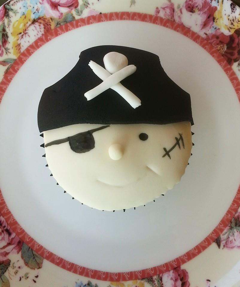 pirate cupcake 2.jpg
