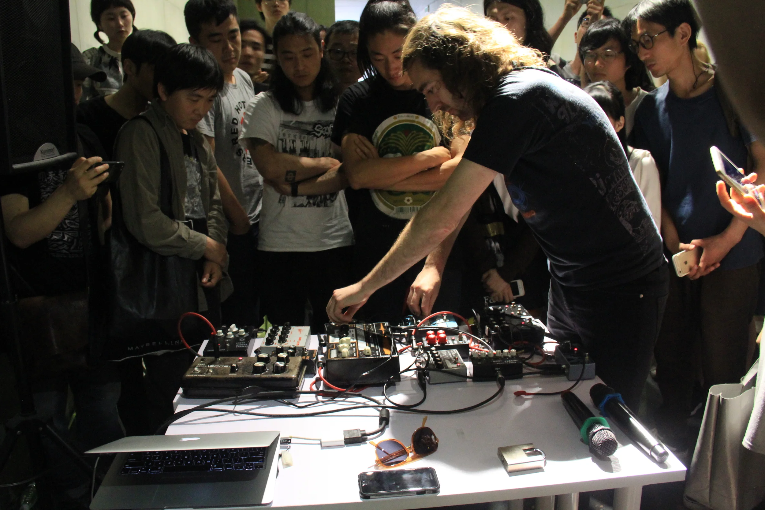 效果器革命美学——声波毁灭者的诞生 Revolutionary Aesthetics of Effects Pedals — Nothing to Total Sonic Annihilation