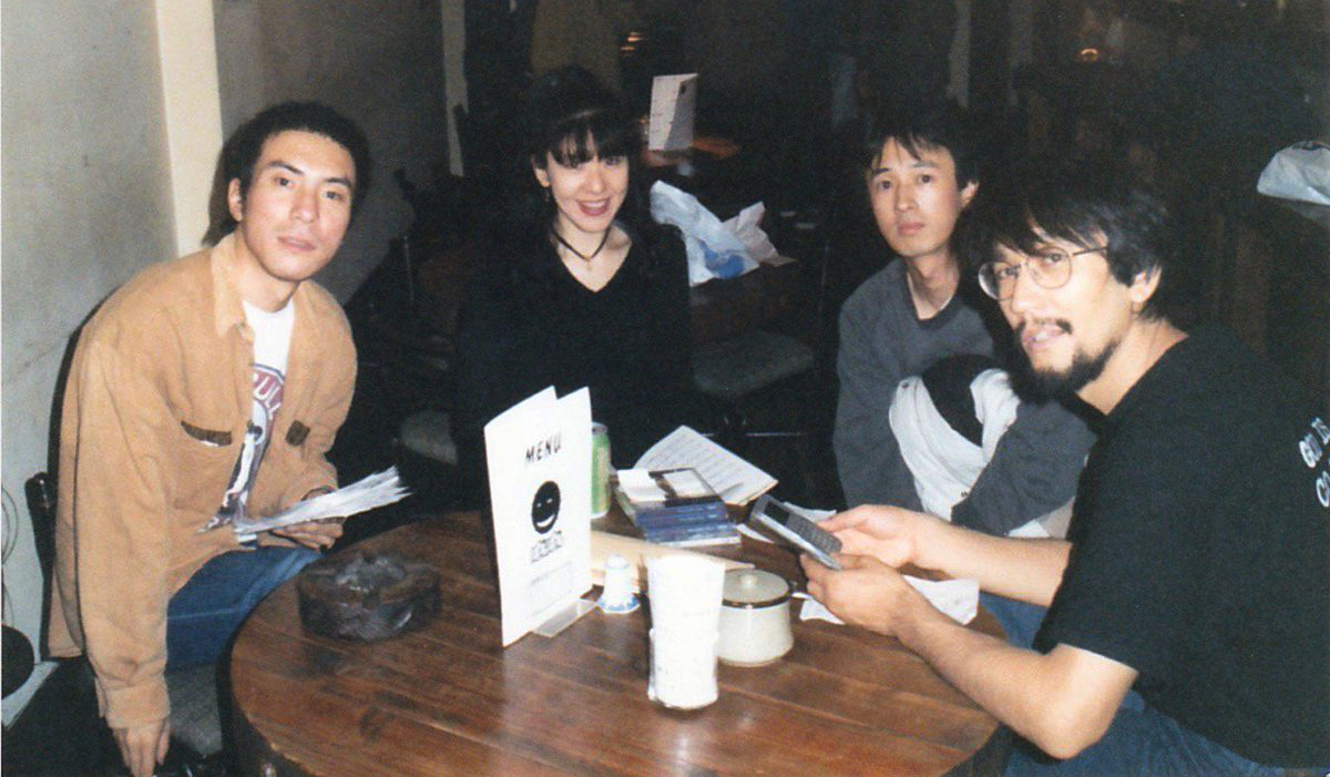 久保田安纪(左二),吉田达也(右一) 1994年