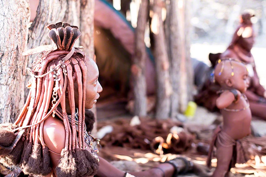 Himba ladies socializing in the shade of a tree - Canon 5D mkiii, 50mm, f2.0, 1/160, ISO125