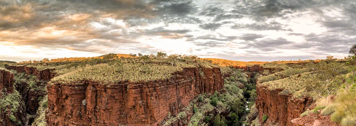Knox Lookout - Pentax 645z, 28-45 @ 28, f16, 1.3 sec (stitched panorama)