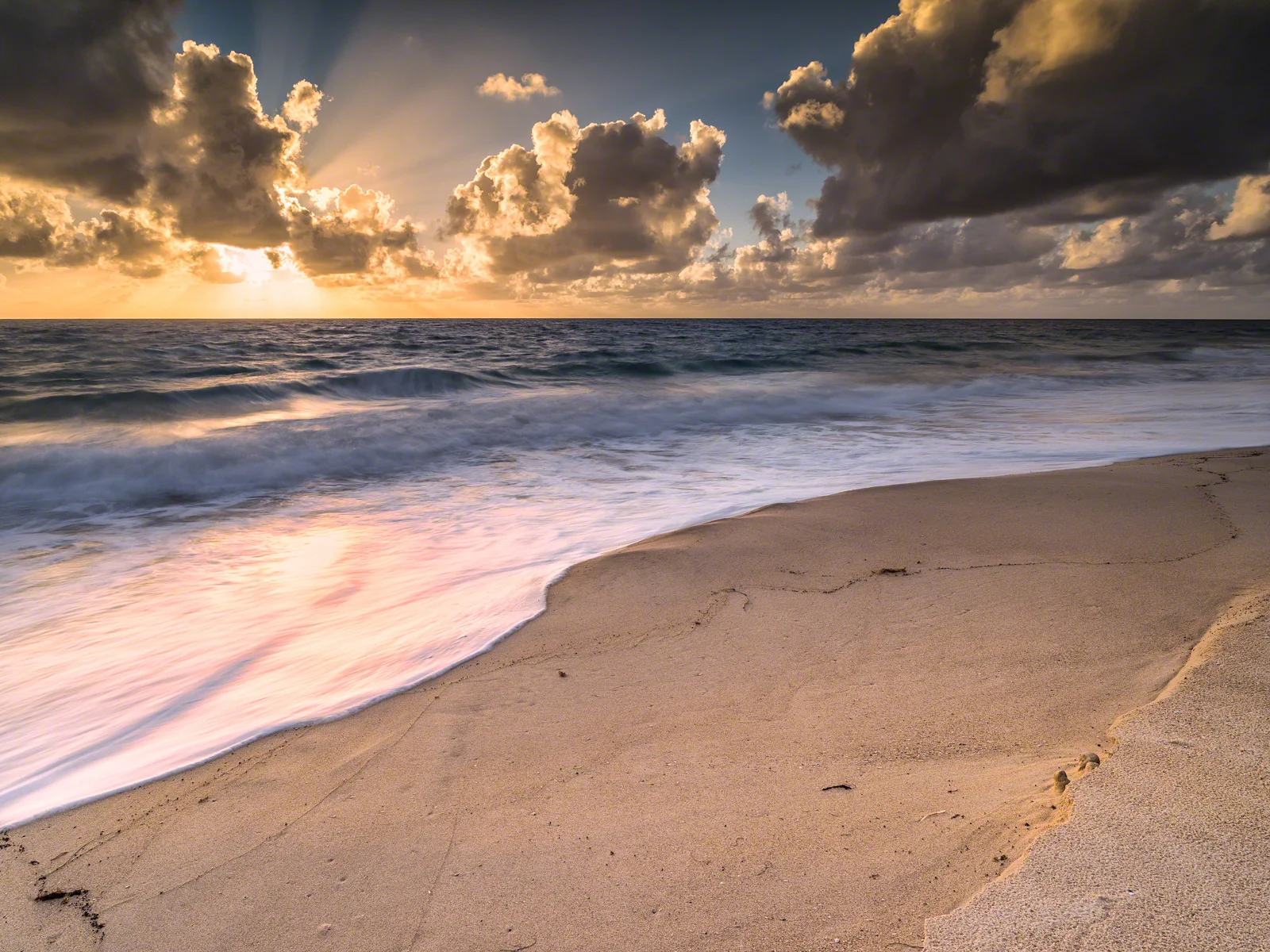 Pentax 645z, 28-45 @ 28, F16, 1sec, ISO 100