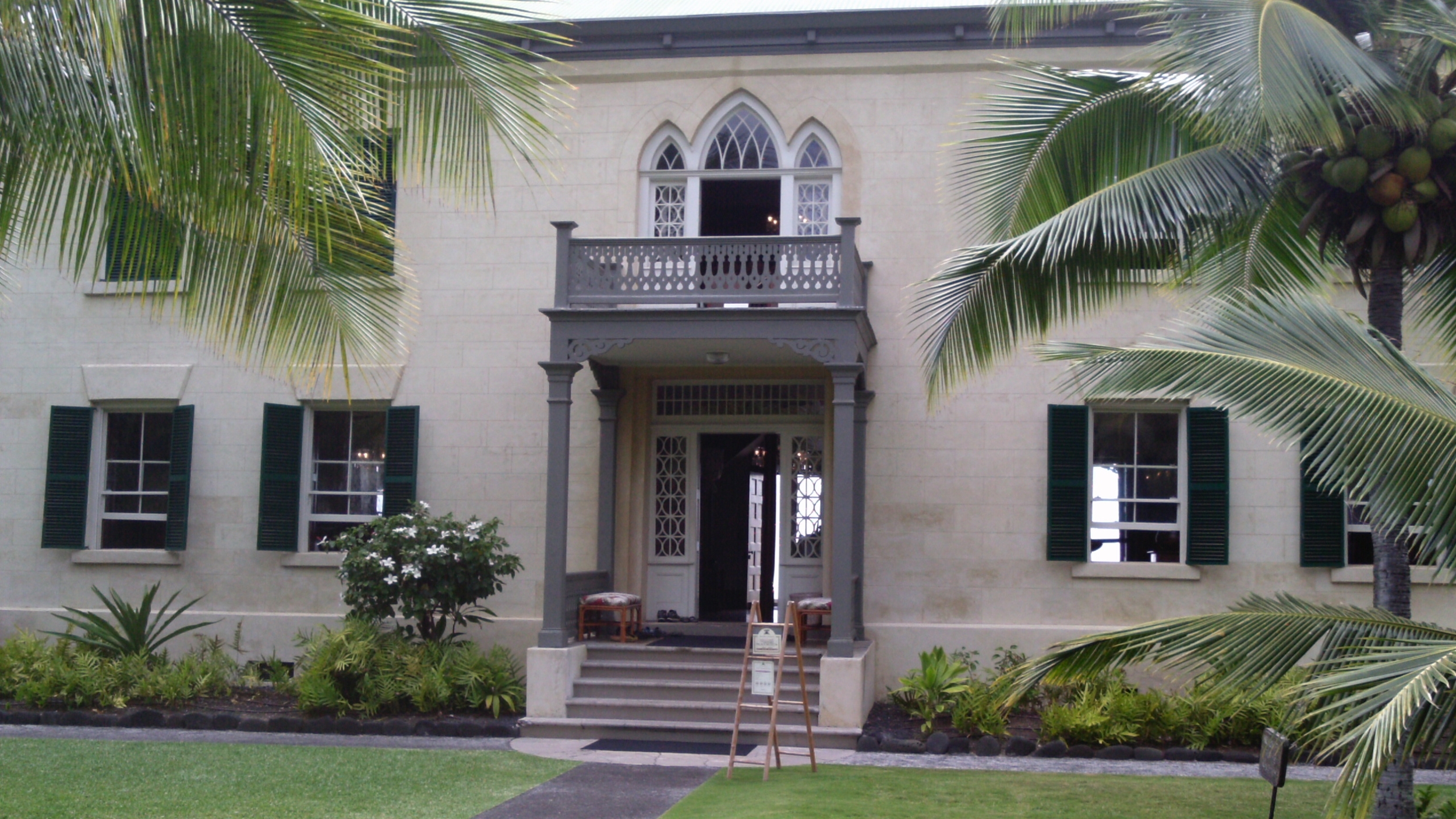 Hulihe'e Palace front entrance