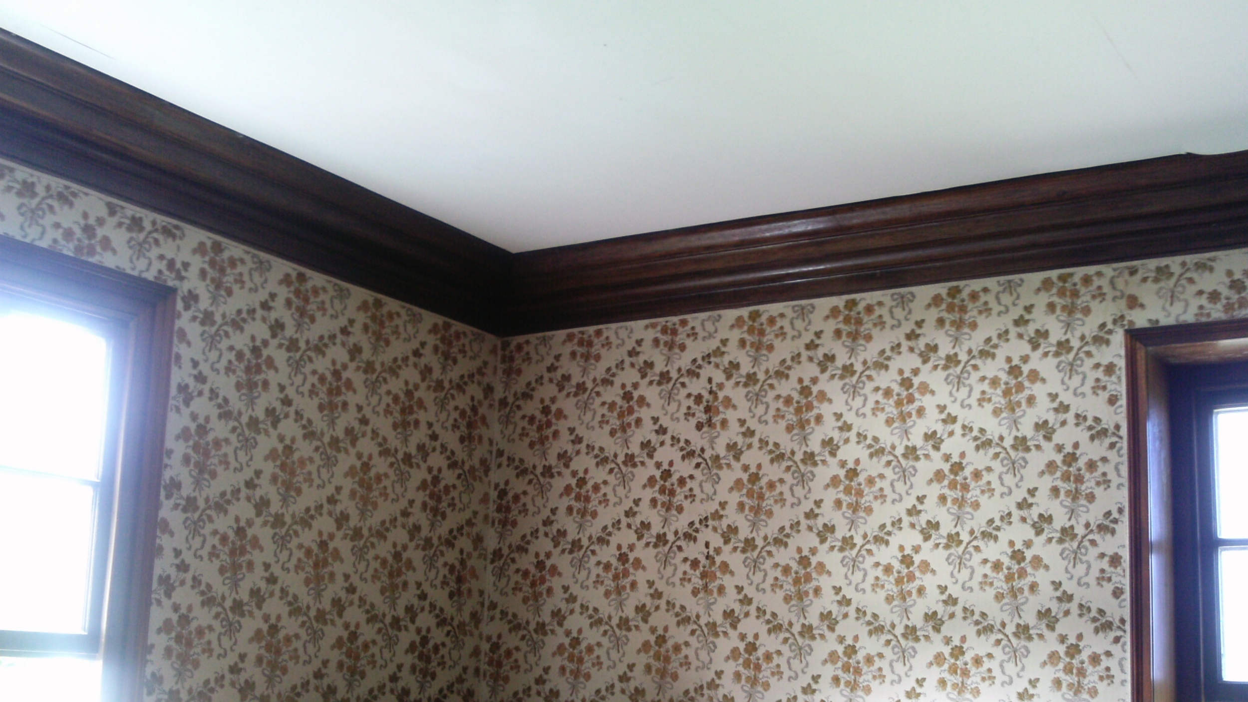 Rose Hall mahogany crown molding in bedroom