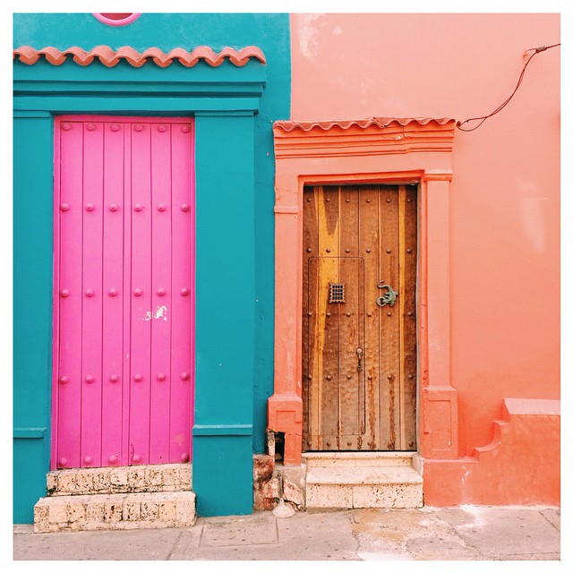 Every doorway in Cartagena is photo worthy 📷🚪#colombia