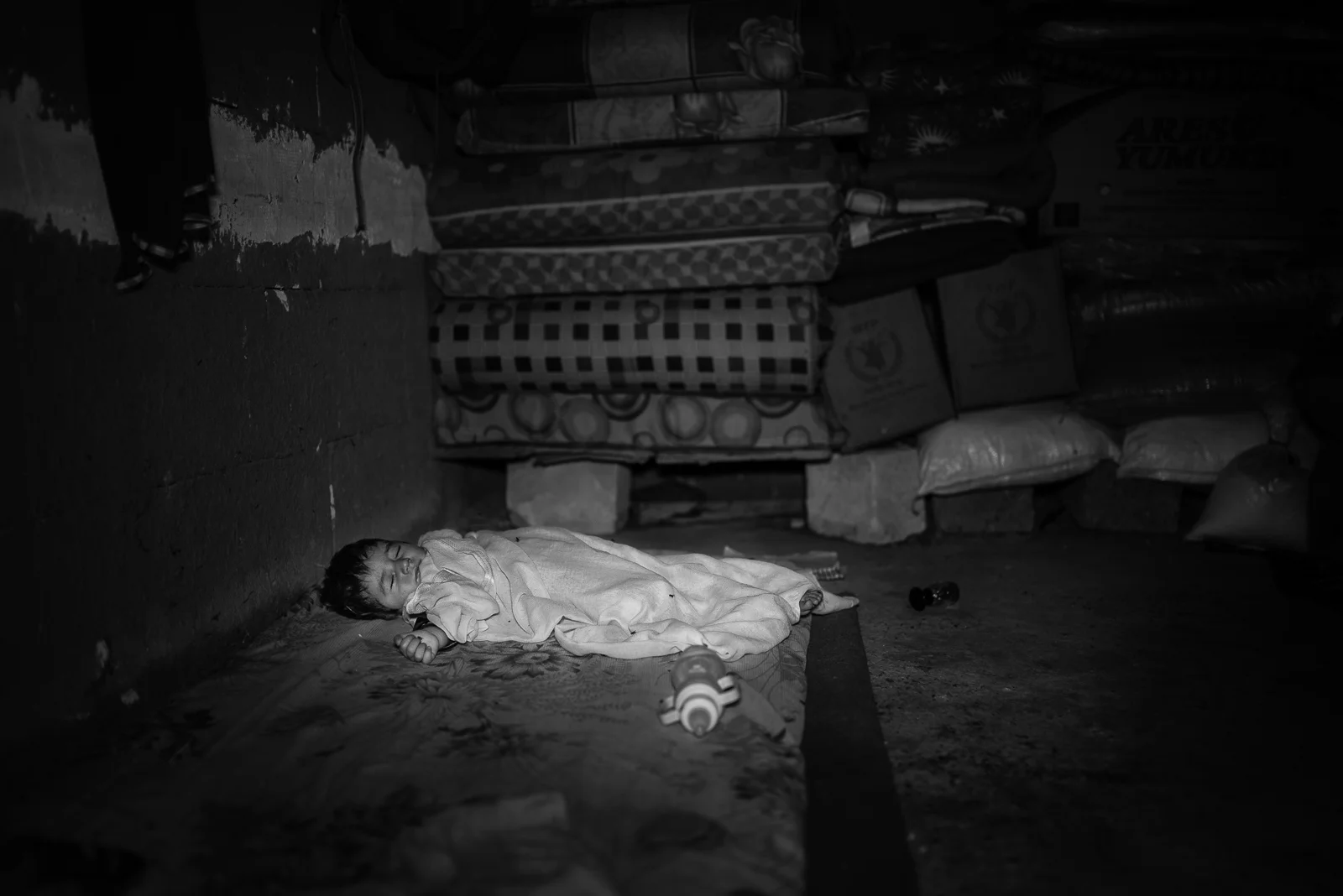 Child sleeping in a Zakho under construction building