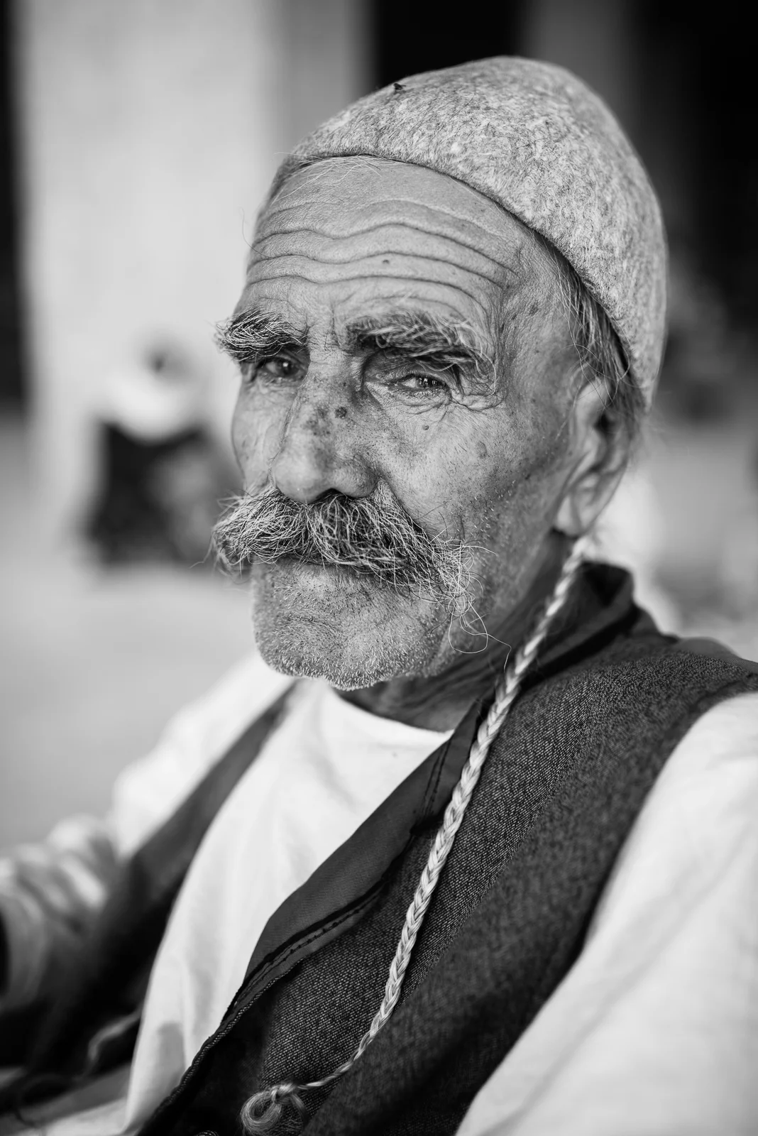 Yazidi old man in Zakho under construction building