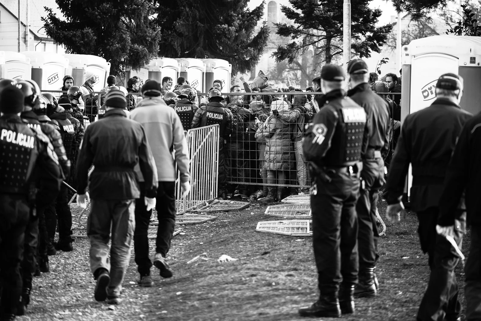 Cops VS migrants