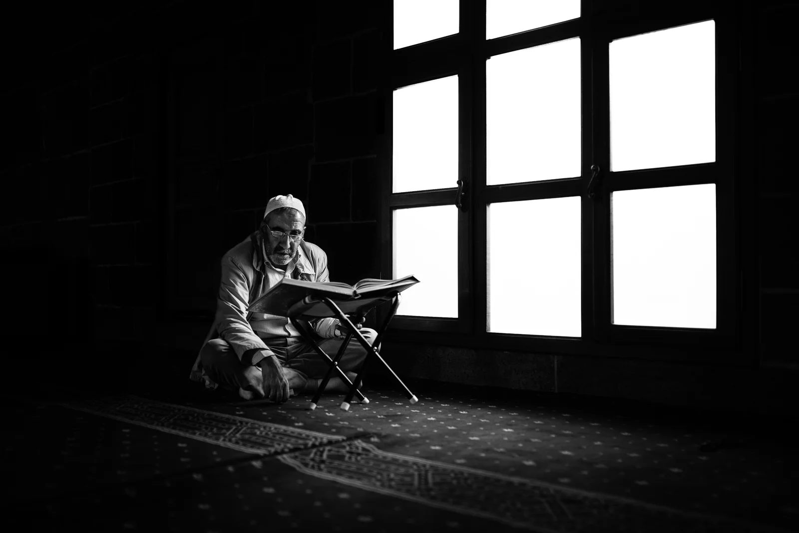 Inside a mosque in Dyarbakir (Turkey)