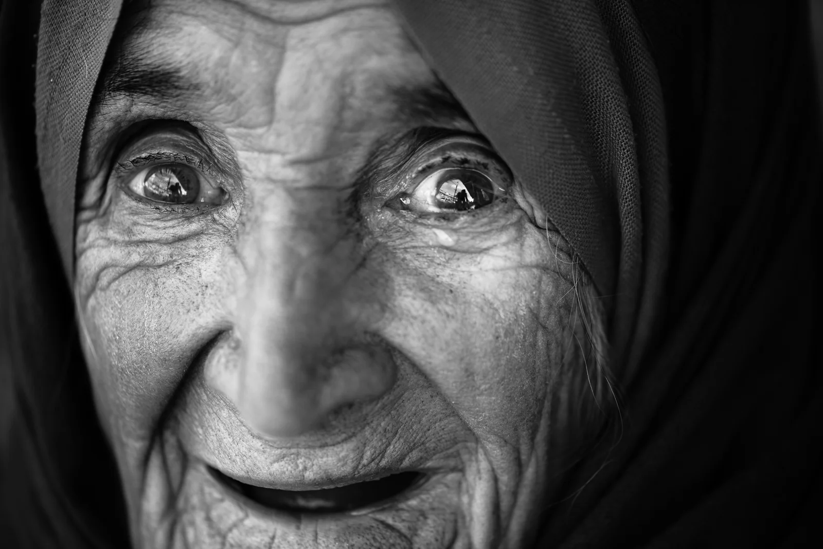 A surprised old womand in Erbil