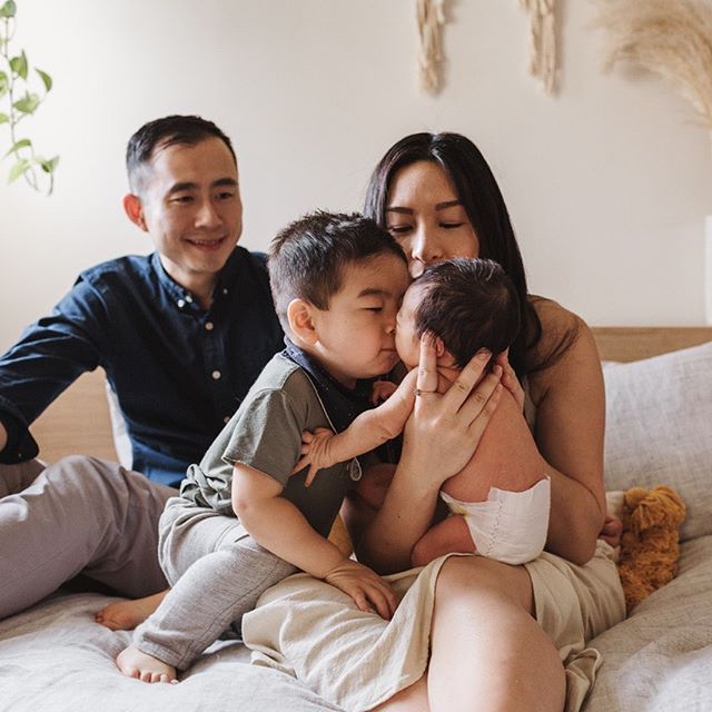 The Lin family is up on my Blog tonight... click the link on my profile 🌙 ⁣
⁣
⁣
⁣
#katiecrossphotography #newbornphotography #newbornsession #brandnewbabe #lifestylenewbornphotography #vancouvernewbornphotographer #vancouverphotographer #candidchild