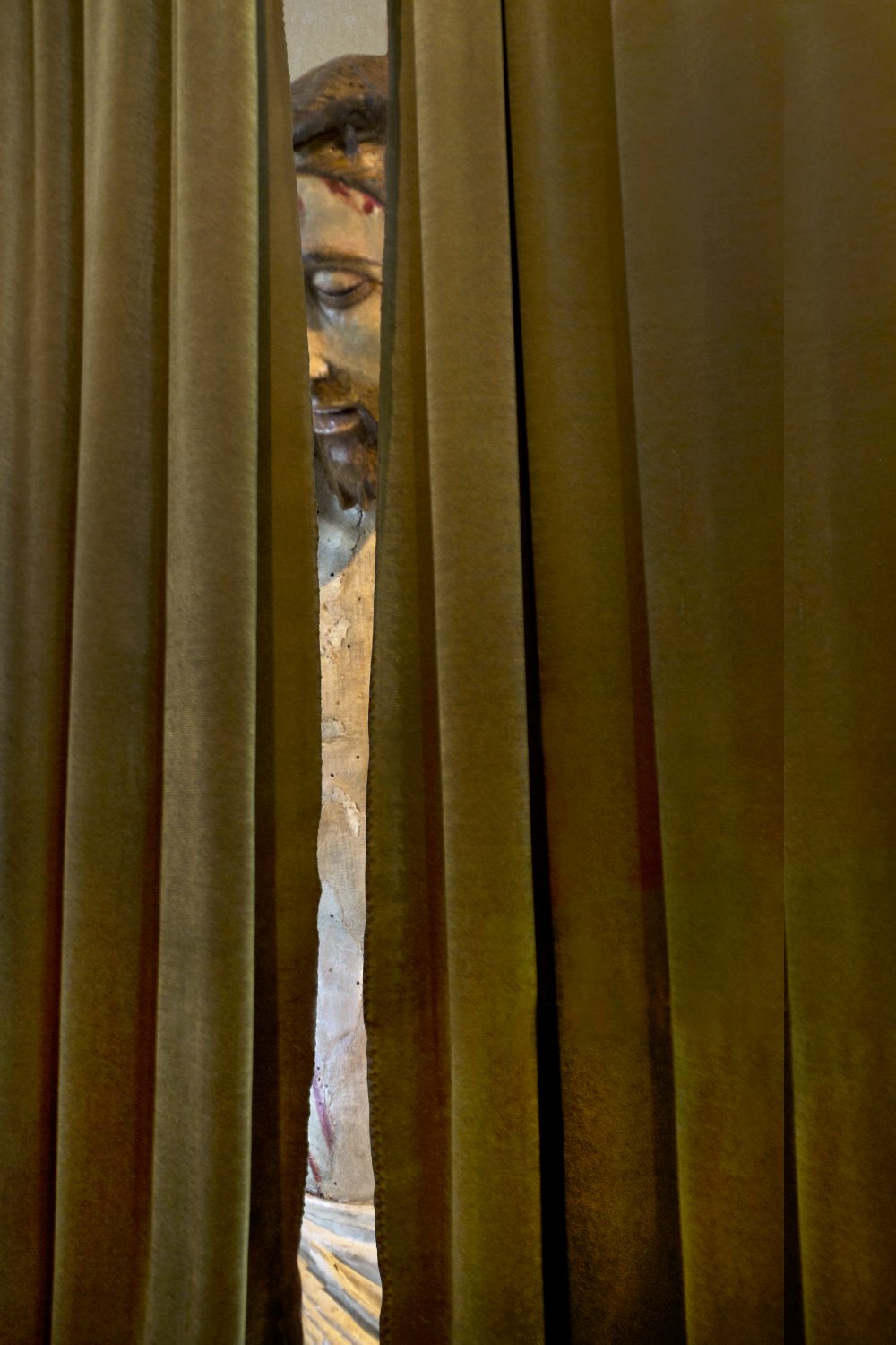 CHRIST BEHIND THE CURTAIN 2, Italy, 2014 © copy.jpg