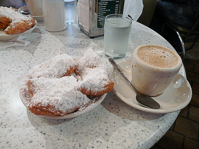 CAFE DU MONDE BEGNIETS & CHICORY COFFEEBY HOWARD LIFSHITZ CREATIVE COMMONS FLICKR.COM
