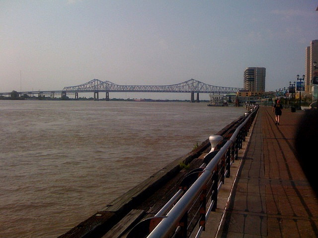 RUNNING VIEWS MISSISSIPPI RIVER BY MATT KOWALCZYK CREATIVE COMMONS FLICKR