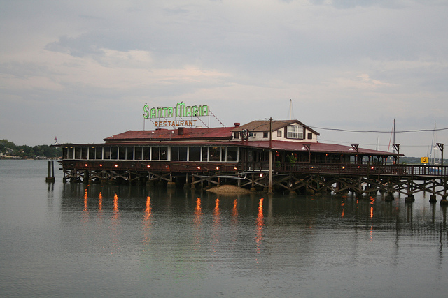 SANTA MARIA RESTAURANT BY PAUL ADONIS HUNTER CREATIVECOMMONSFLICKR.COM