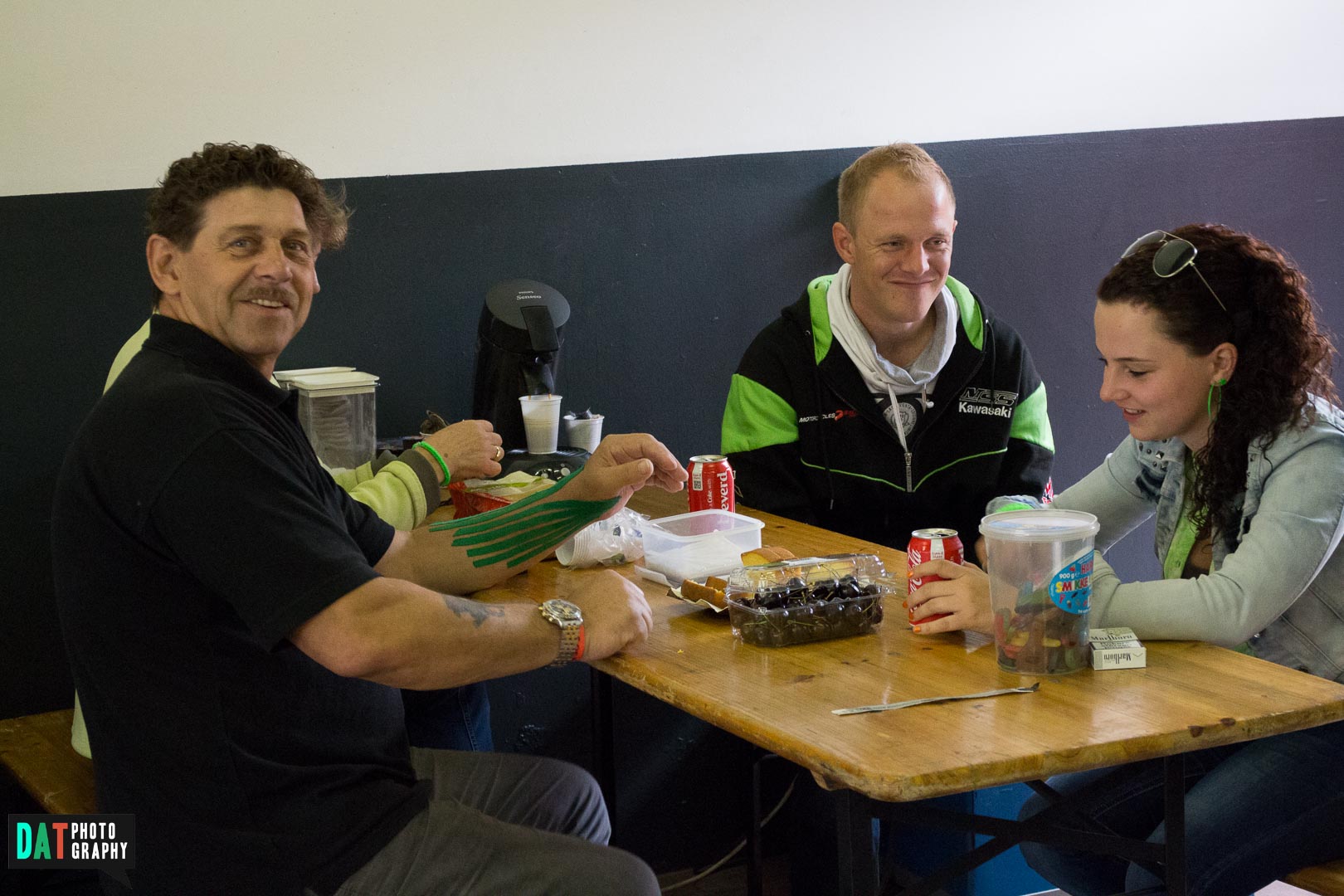 Veel gezelligheid met het Tamariva Race Team - Bedankt voor de plaats in de box.